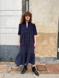 Image 1 of Ella kjole i mørkeblå fløjl (xs-xxl)