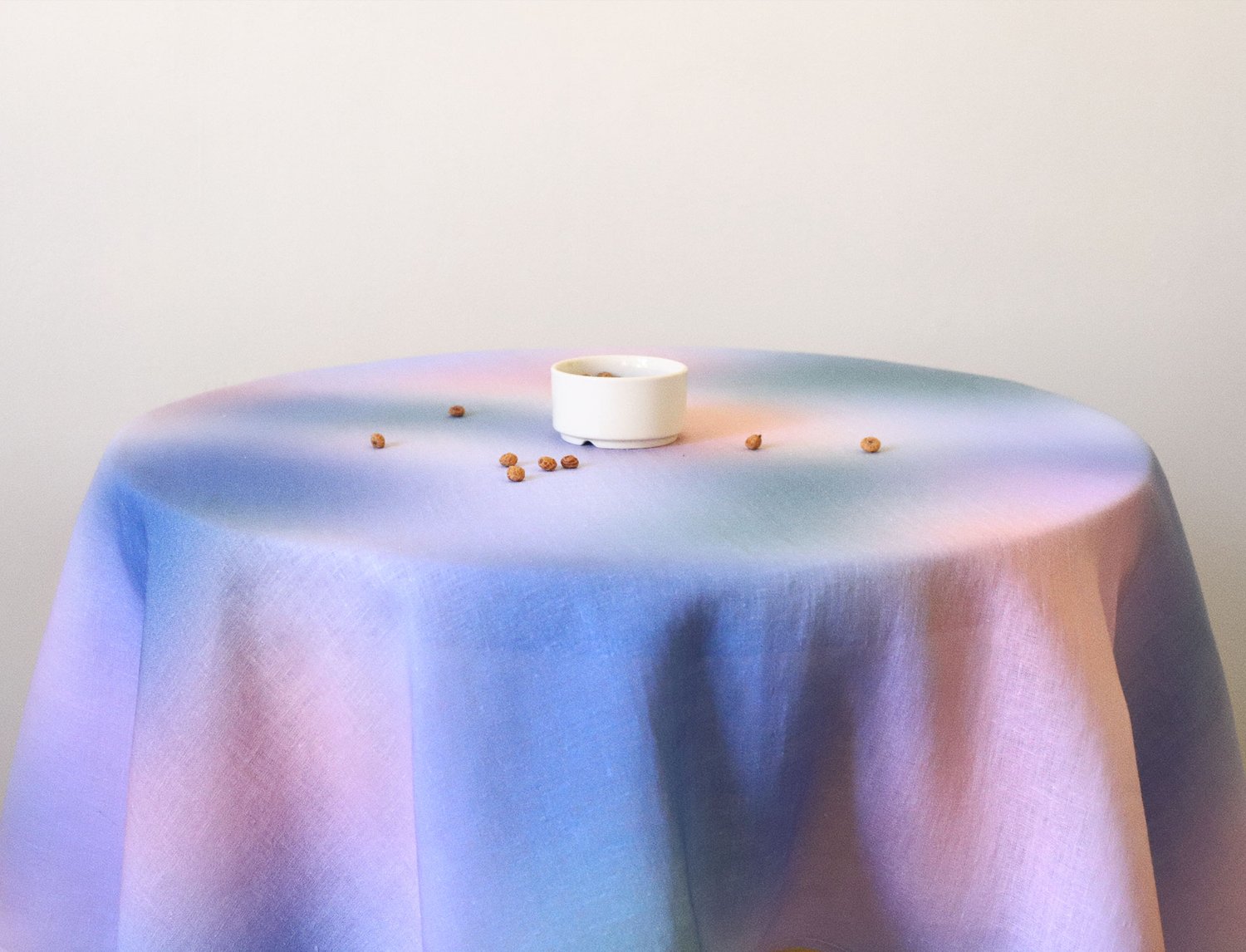 Image of GRADIENT TABLE CLOTH / ✱