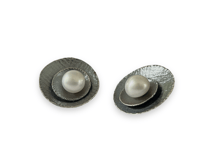 Image 2 of Black Oyster Earrings 