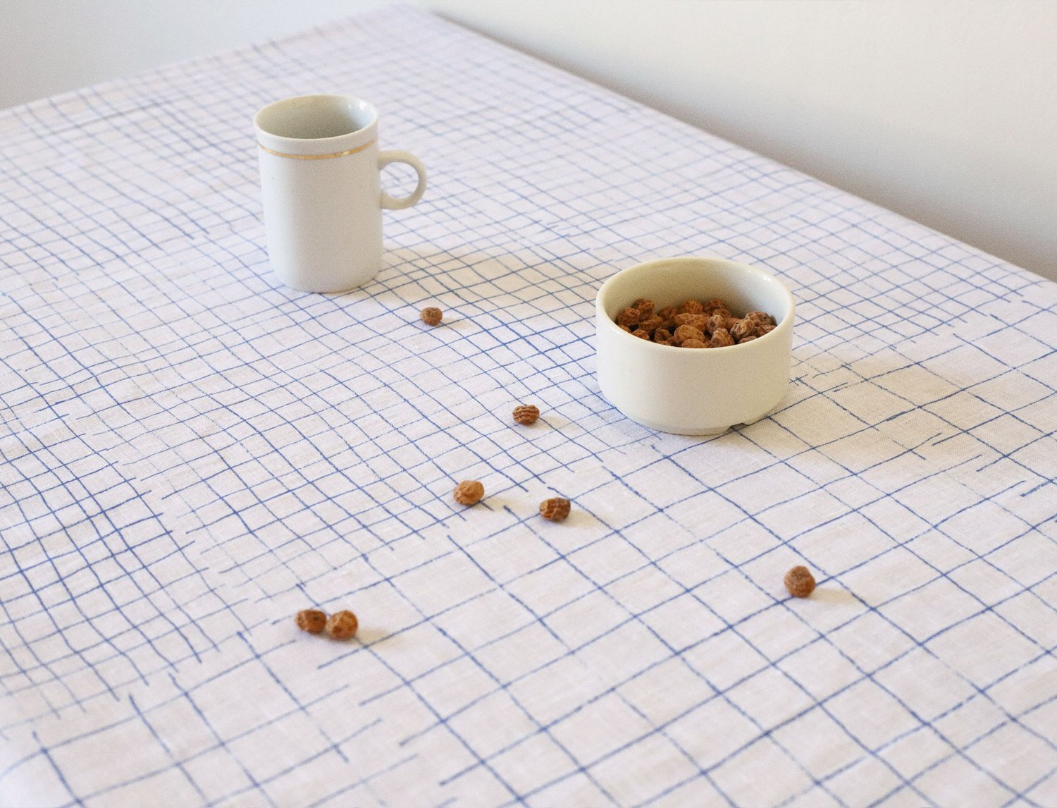 Image of BLUE GRID TABLE CLOTH