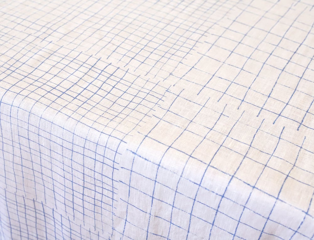 Image of BLUE GRID TABLE CLOTH / ✱