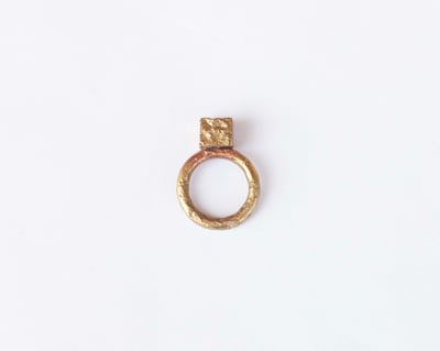 Image of Anello Nemesi cubo