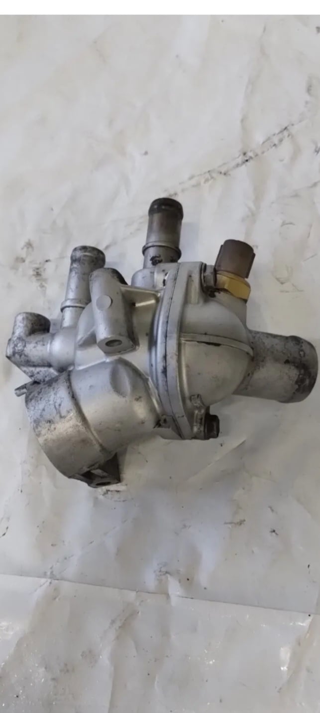 Image of 94-01 Integra GS LS RS Thermostat Housing DC4 B18B1 B18A1  B20 Cr-v RD1 OEM