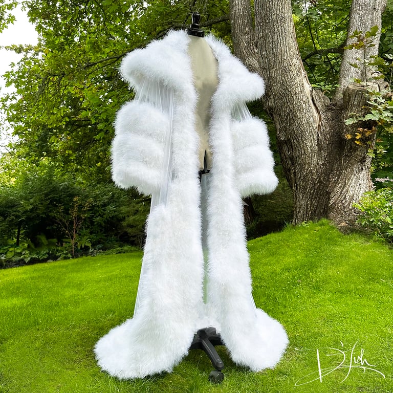White "Lola" Dressing Gown Image 3