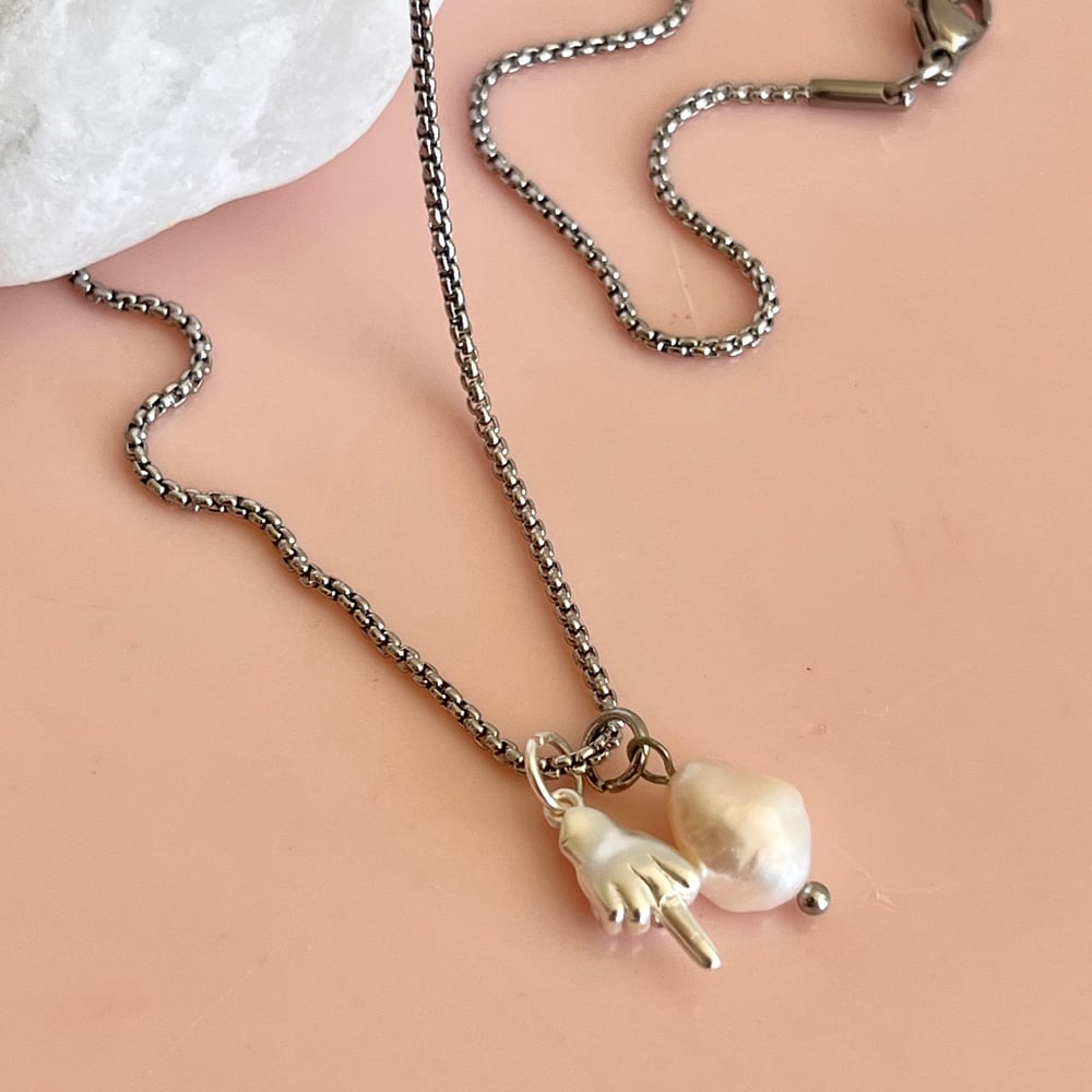 Necklace with pearl in the deals middle