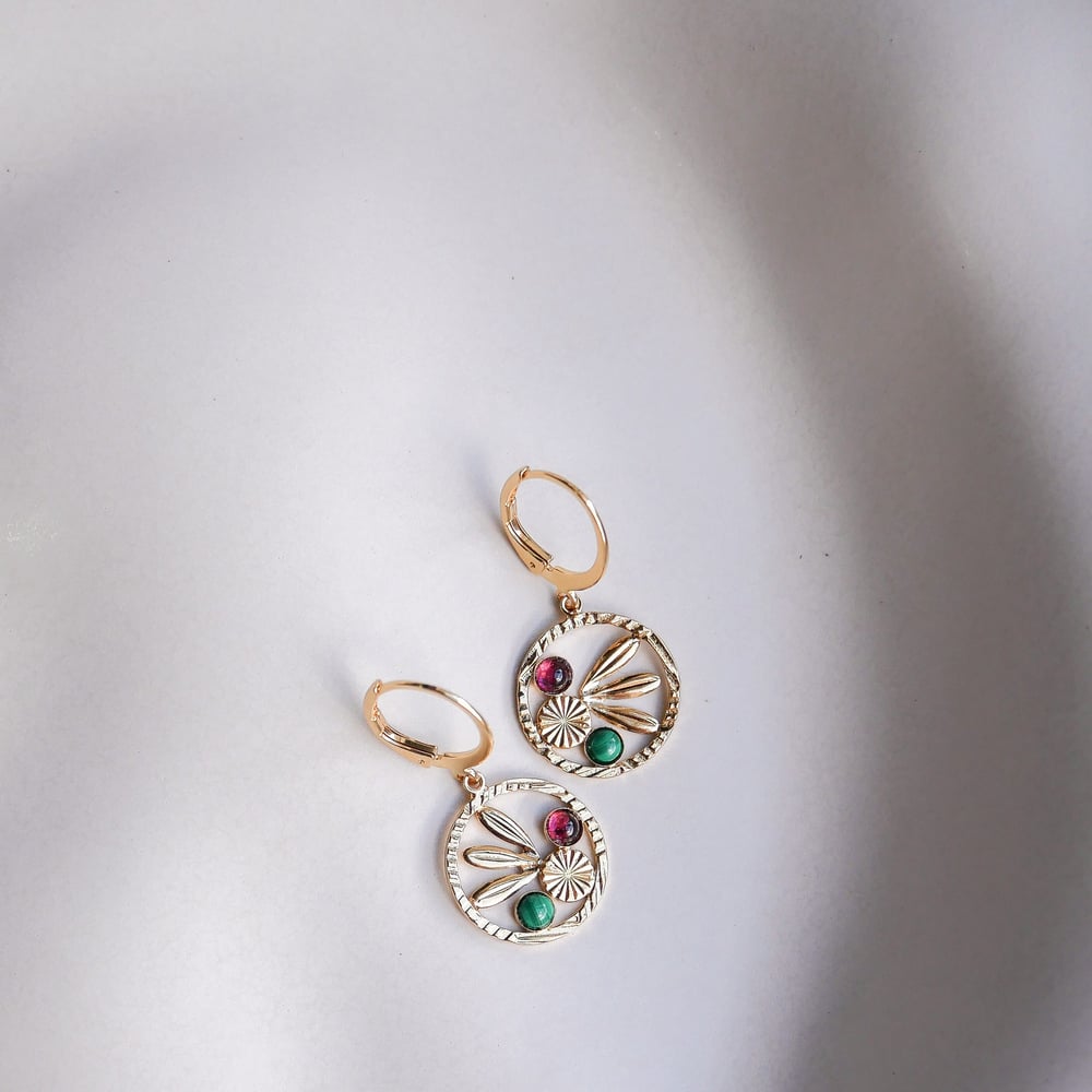 Image of Petites Boucles d'Oreilles COCO - Vert/Grenat