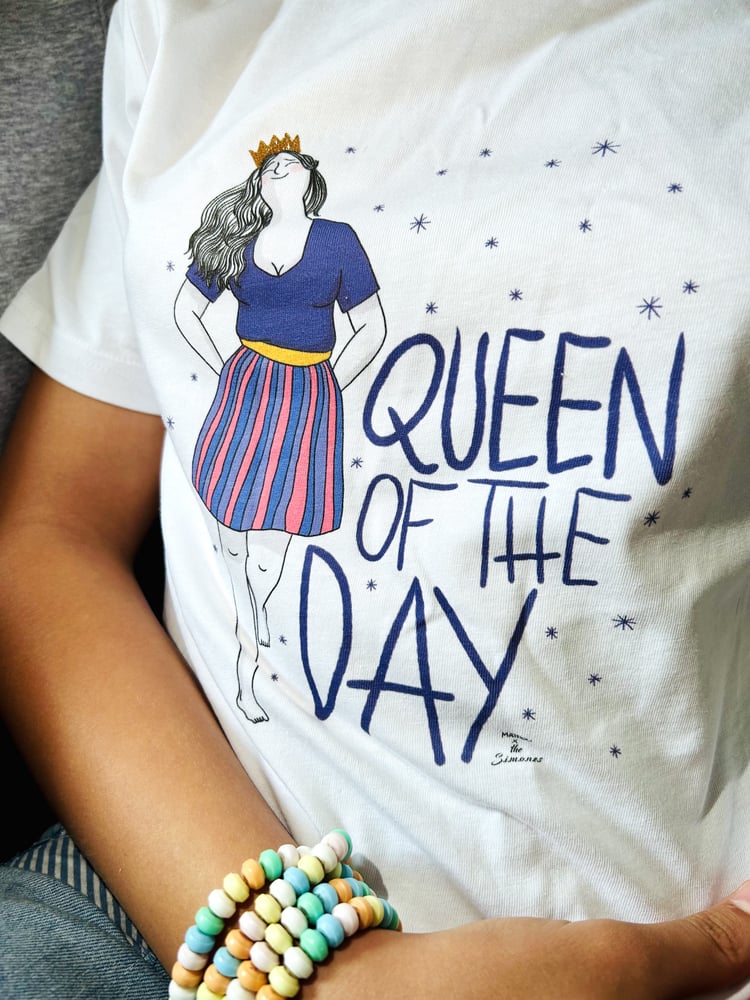 Image of T-SHIRT mixte QUEEN OF THE DAY - THE SIMONES X MATHOU