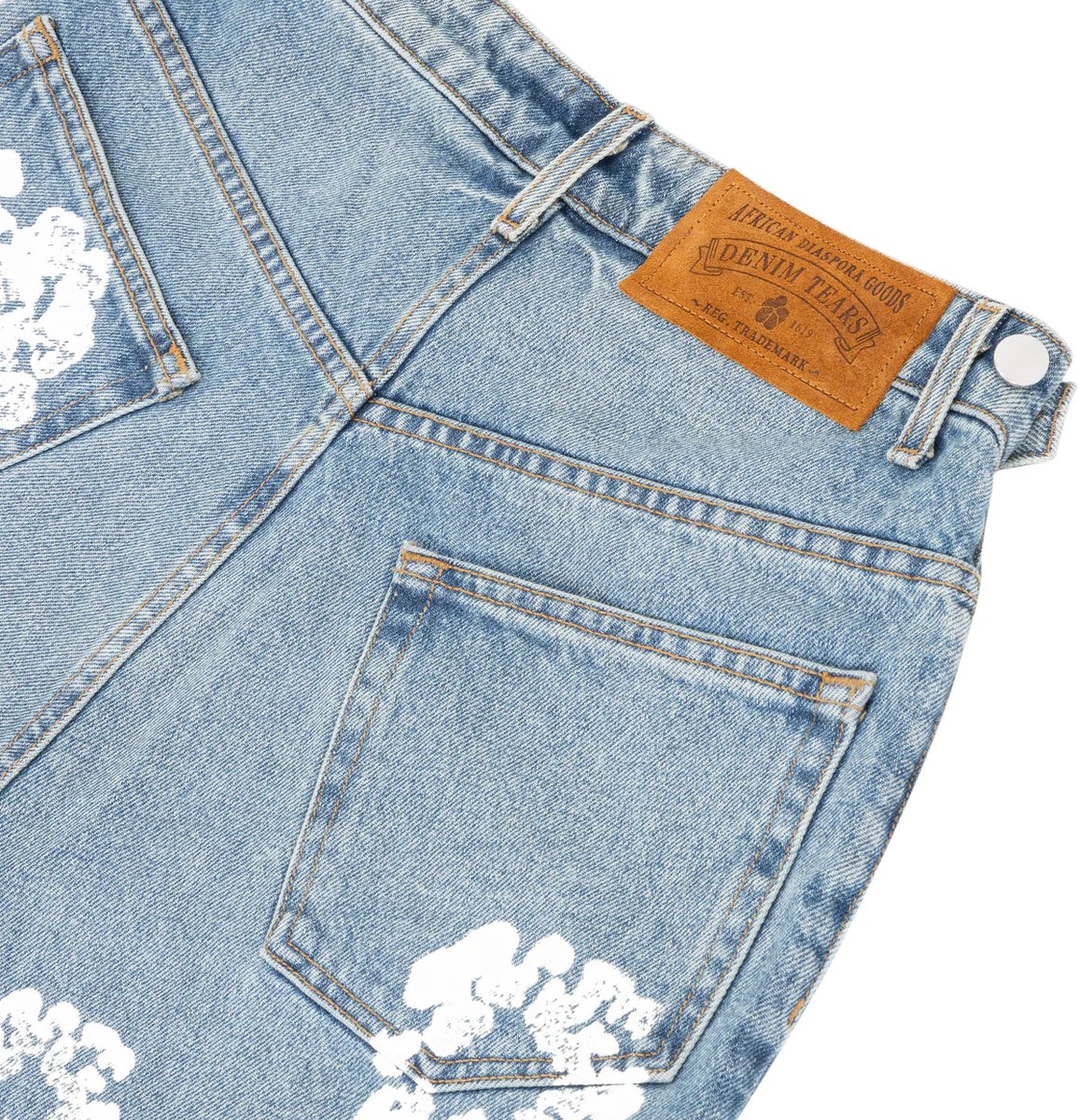 DENIM TEARS THE COTTON WREATH JEAN SHORT 'BLUE' | Wespeso