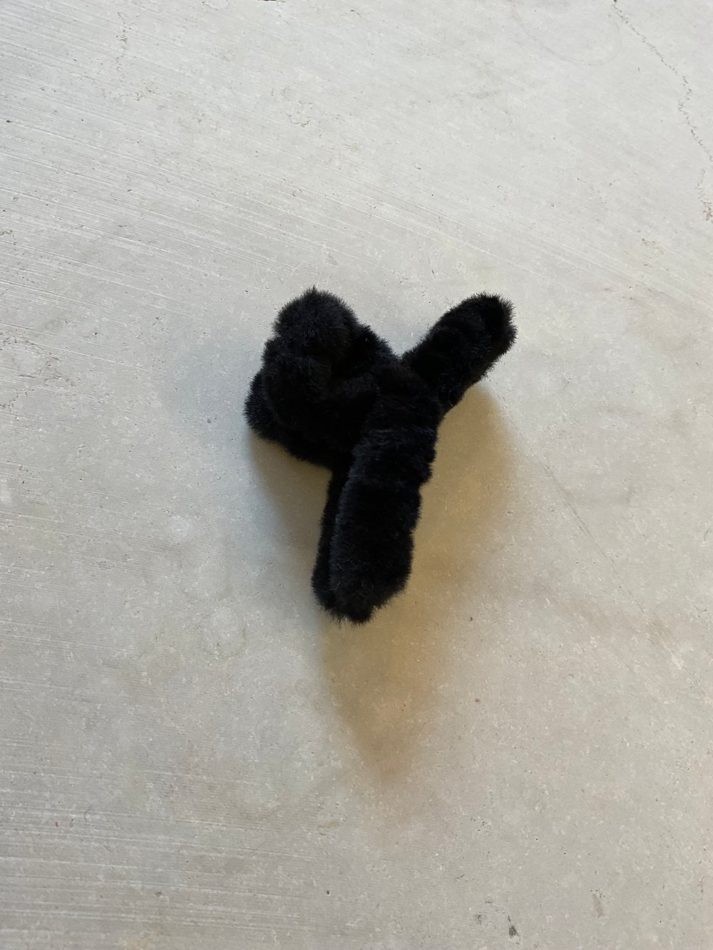 Furry hair claw black