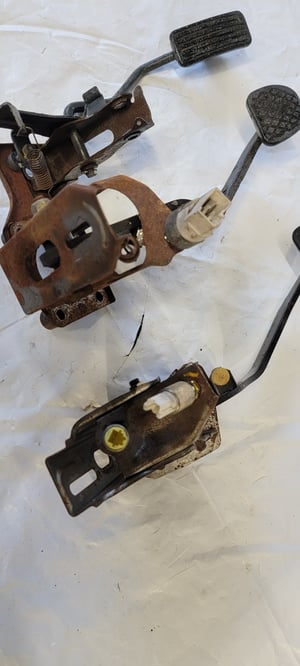 Image of 94-01 ACURA INTEGRA 92-95 CIVIC OEM GAS BRAKE CLUTCH PEDAL ASSEMBLY MANUAL 5 SPD