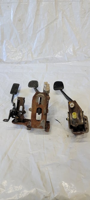 Image of 94-01 ACURA INTEGRA 92-95 CIVIC OEM GAS BRAKE CLUTCH PEDAL ASSEMBLY MANUAL 5 SPD
