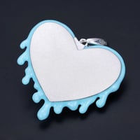 Image 4 of Glow In the Dark Lightning Heart Moissanite 
