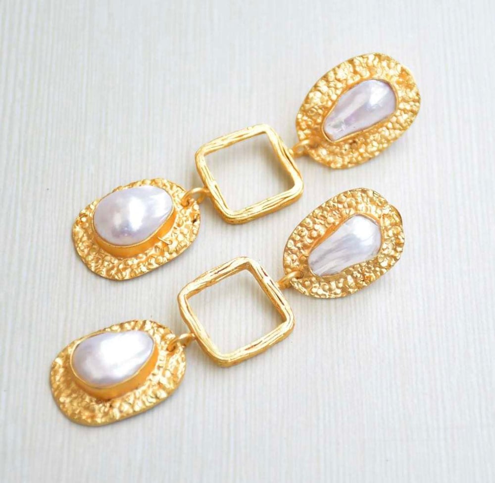 Image of Earthy Baroque Pearl Dangle Earring