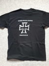 Urgrund fist/cross shirt