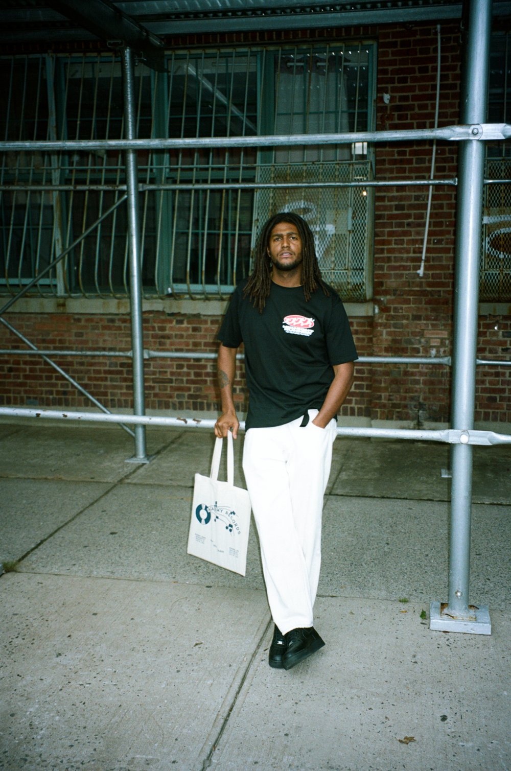 MIDNIGHT RUNNER RED & WHITE LOGO TEE