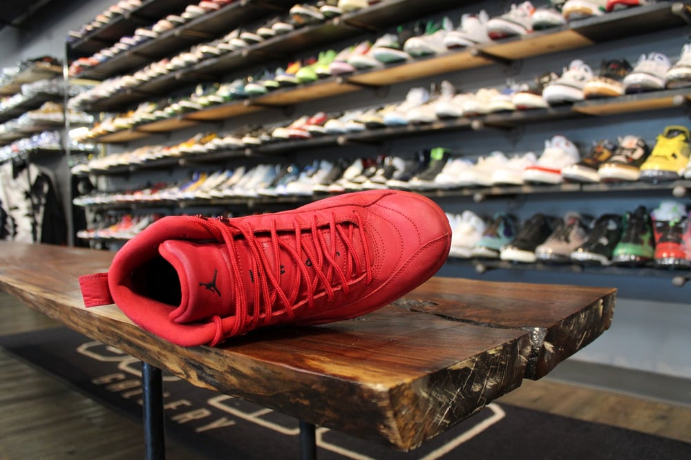 AIR JORDAN XII RETRO "GYM RED" *USED*