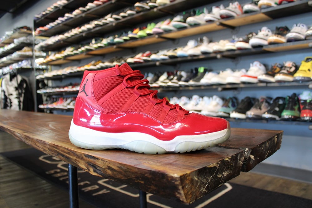 AIR JORDAN XI RETRO "WIN LIKE 96" *USED*