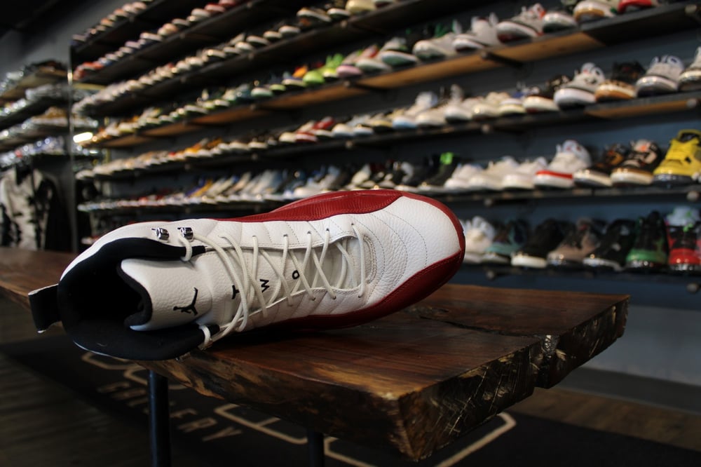 AIR JORDAN XII RETRO "CHERRY" *USED*