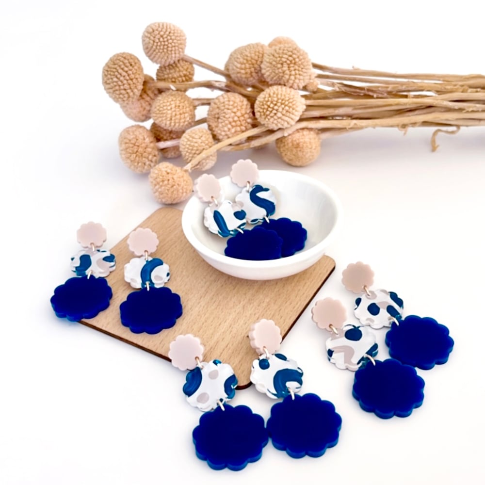 Image of Navy Sand Flower Chain (hand painted) Dangles