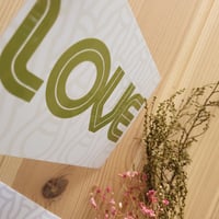 Image 2 of Carte Postale "LOVE" par The Woolly Skein