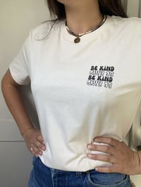 Image 4 of T-SHIRT mixte TREAT PEOPLE WITH KINDNESS