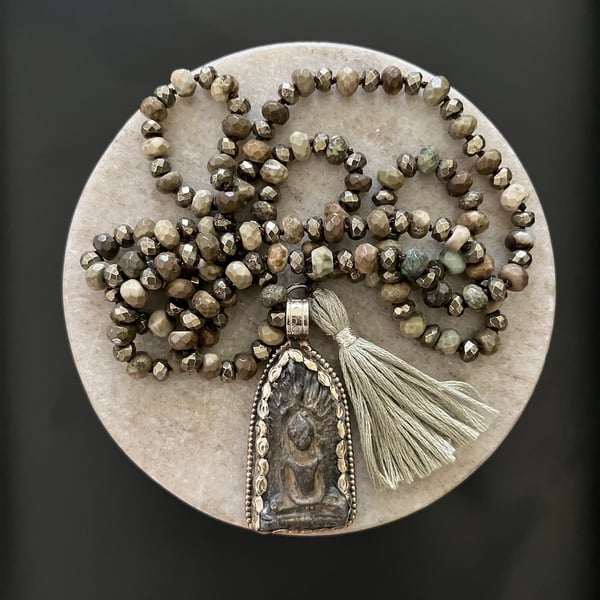 Image of CHRYSOPRASE MALA WITH SITTING BUDDHA PENDANT