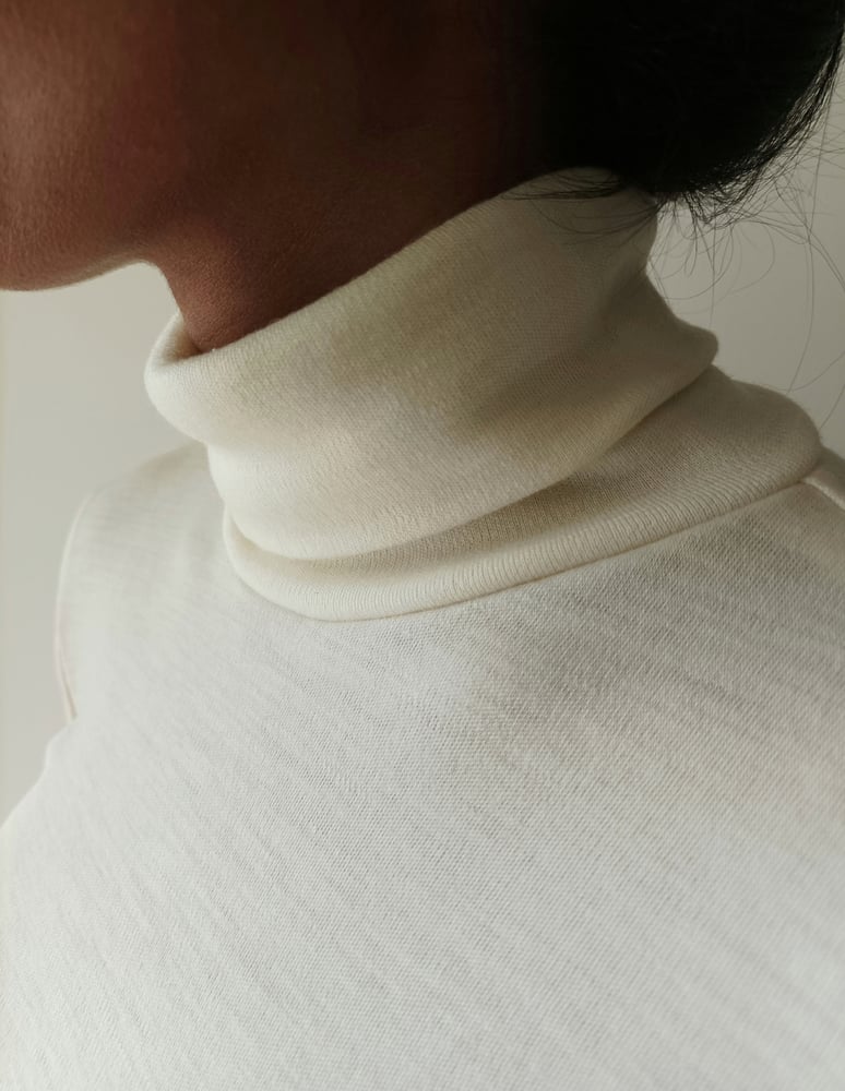 Image of MAGLIA COLLO ALTO donna_ 100% MERINOS _NATURALE