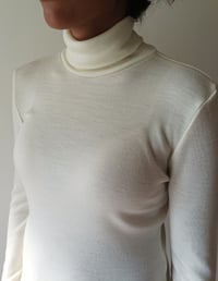 Image 4 of MAGLIA COLLO ALTO donna_ 100% MERINOS _NATURALE