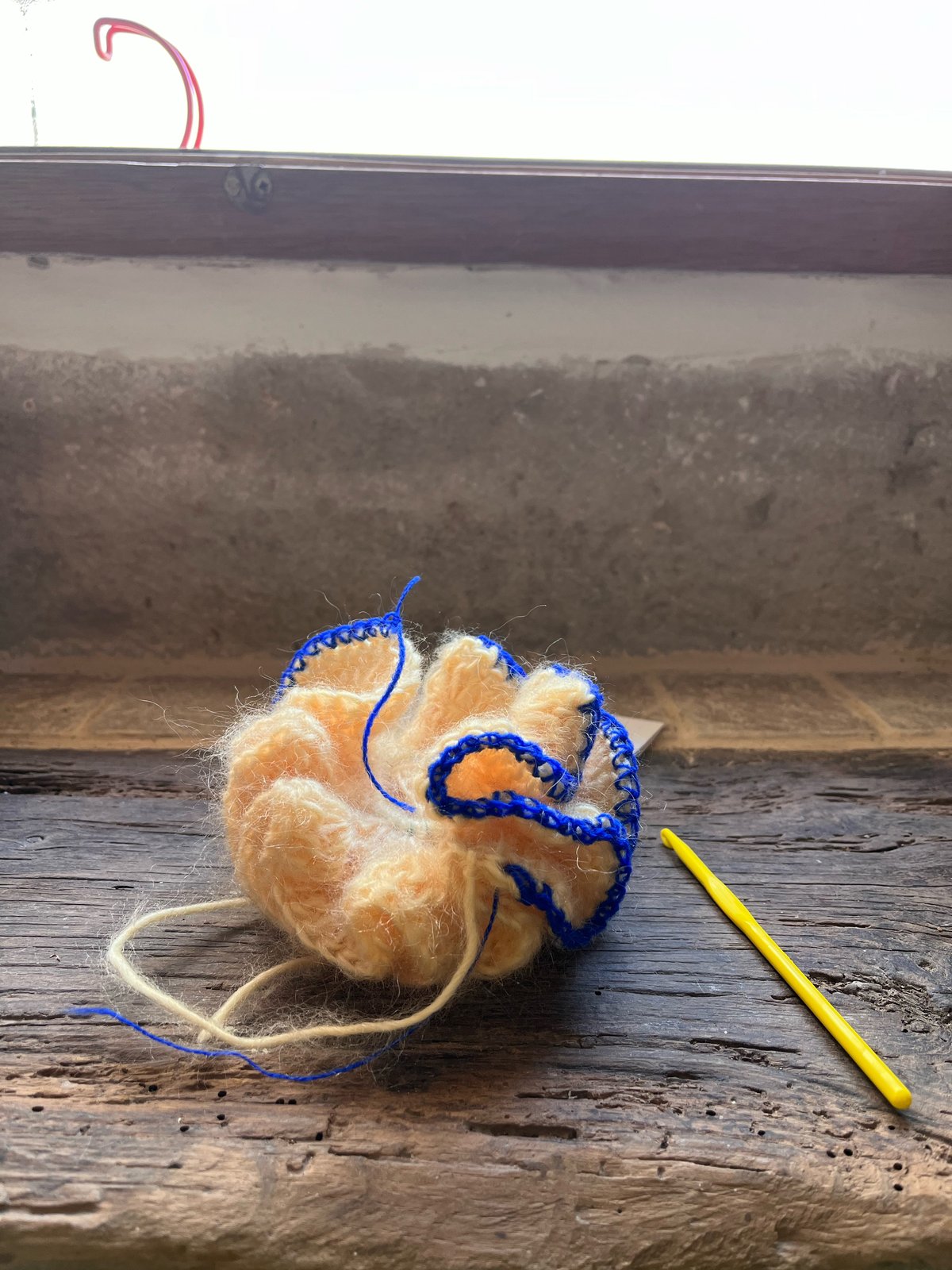 FRILLY CORAL SCRUNCHIES