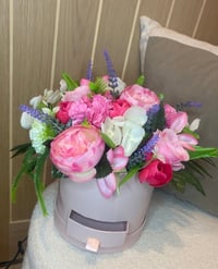 Image 6 of Artificial Hatbox ( only one ) 