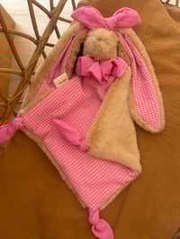 Image 1 of COMMANDE DOUDOU ENVELOPPANT VICHY ROSE FLUO