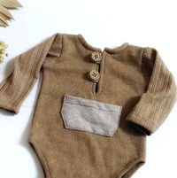 Image 2 of Baby photo session boy romper Adrien | 0-3 months | camel beige