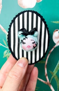 Image 1 of PIN ZOMBIE CUTIE PIE 