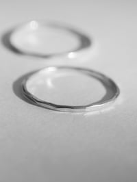 Image 3 of Bague fine martelée