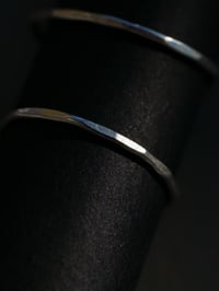 Image 1 of Bague fine martelée