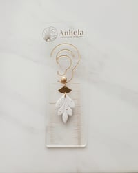 Image 2 of White leaf