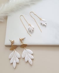 Image 3 of White leaf