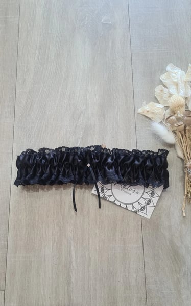 Image of Black Ribbon + Lace Garter. By NATASA. Size M
