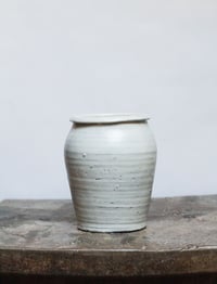 Image 3 of Petit vase blanc croix