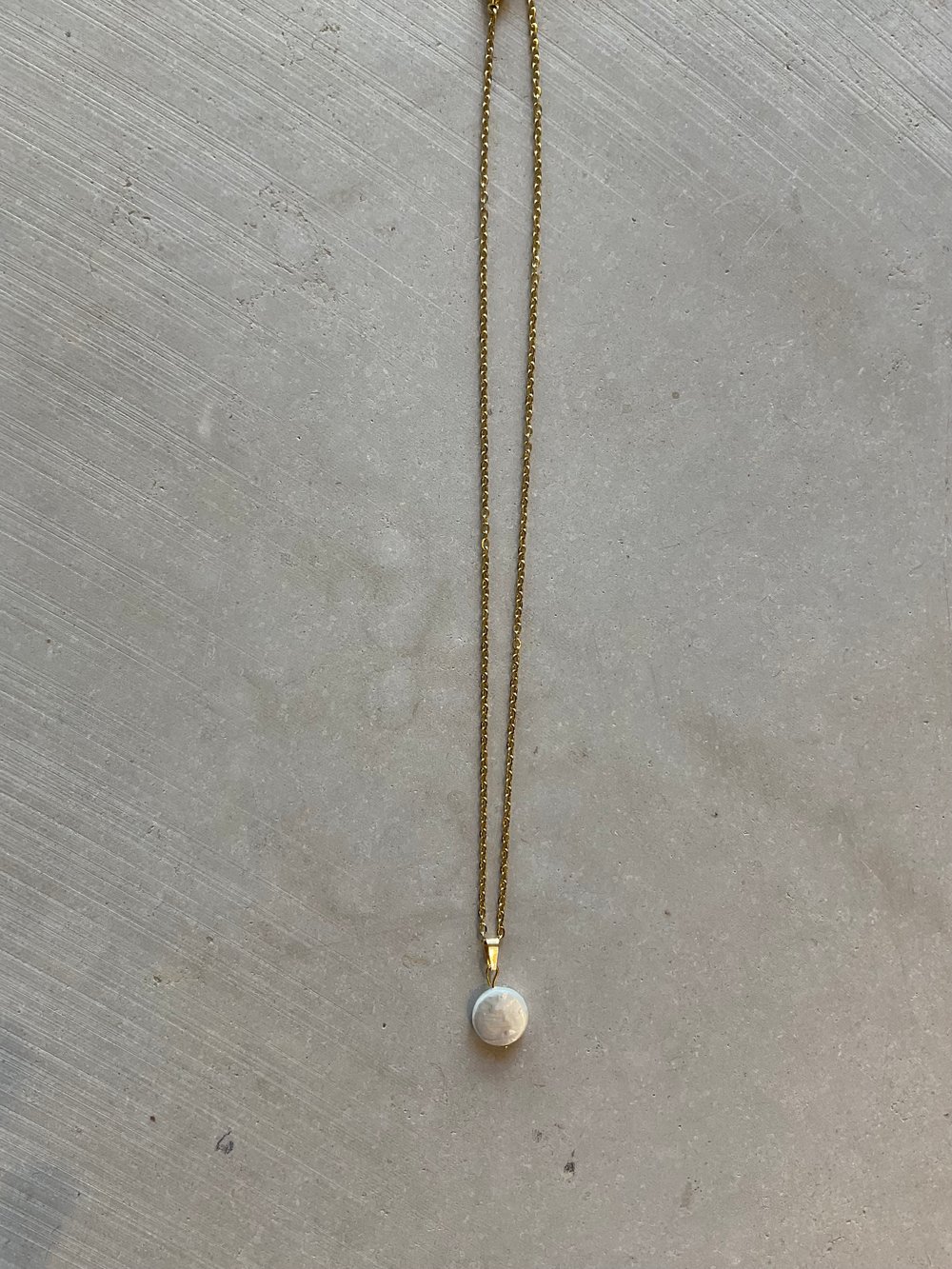 Gold necklace with pink pearl no.02