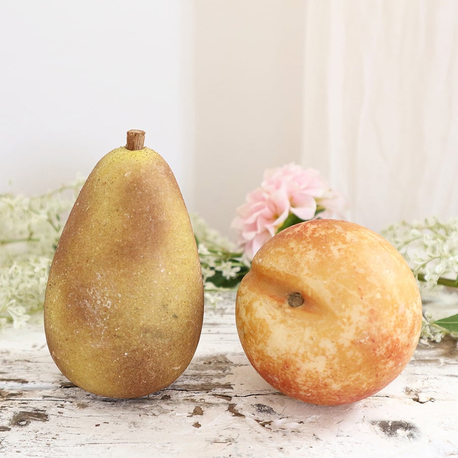 Image of 2 Fruits en marbre italien