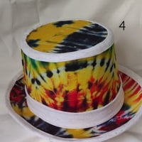 Yellow pow Top Hat