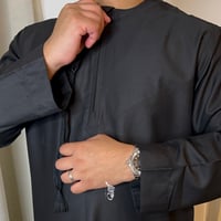 Image 3 of Aswad Emirati Thobe