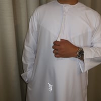 Image 2 of Abyad Emirati Thobe