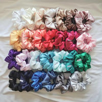 Image 1 of  Satin scrunchies // 28 colors // 4 sizes