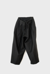 [black] puffy pleated pants