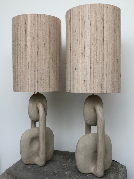 Image of handshaped light colored concrete tablelamps (2x)