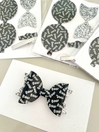 Make your own 'boo' bow