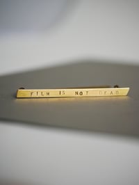 Image 1 of Vos mots précieux, broche en laiton