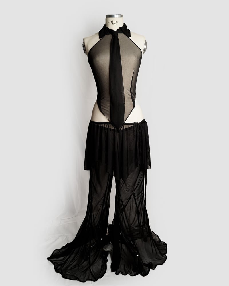 Image of ‘LUDIC‘ tie top, ‘MILA‘ bra and ‘BLISS‘ flare pants